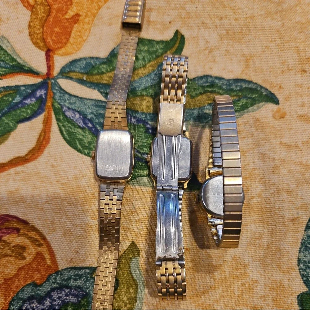 Lot of 3 Wristwatches Mixed Styles Gold Tone- Baylor, Timex, Pinor